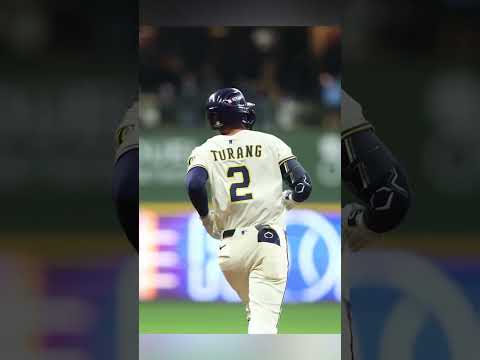 Brice Turang with a NO DOUBTER to extend the Brewers' lead 💥