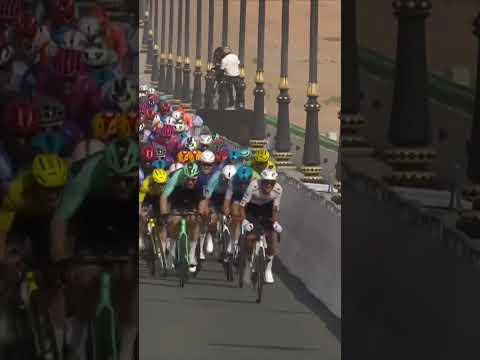 Isaac del Toro out-sprints the sprinters!!! 😮