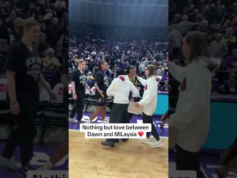 All love between the former Gamecock and Dawn Staley ❤️