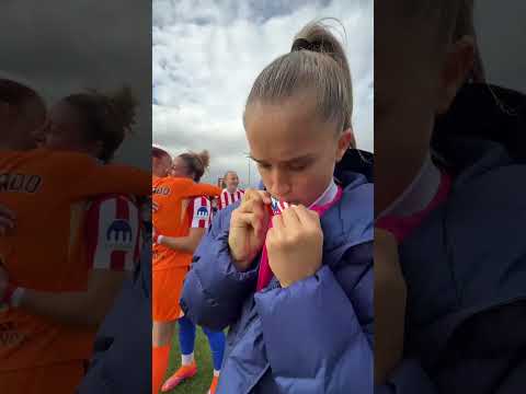 Andrea Medina singing Atlético de Madrid anthem