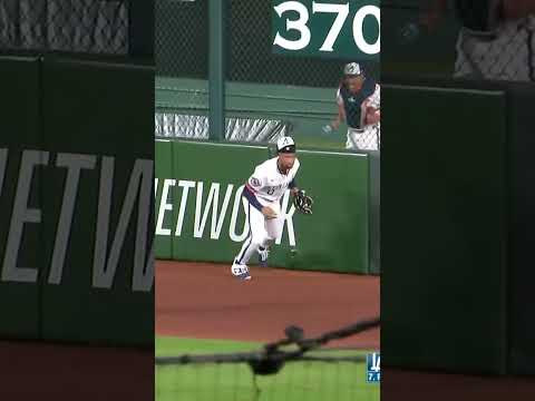 Another addition to the Brice Matthews highlight reel 👏
