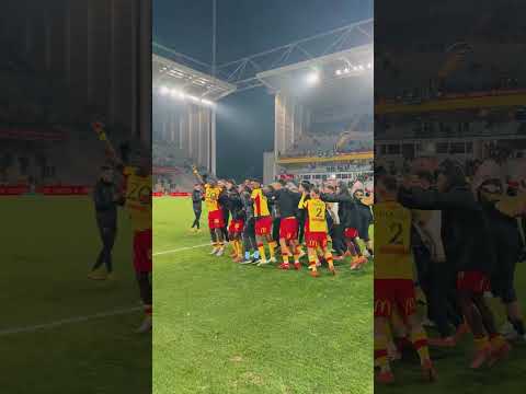 « C'est la chenille sang et or » 🎶