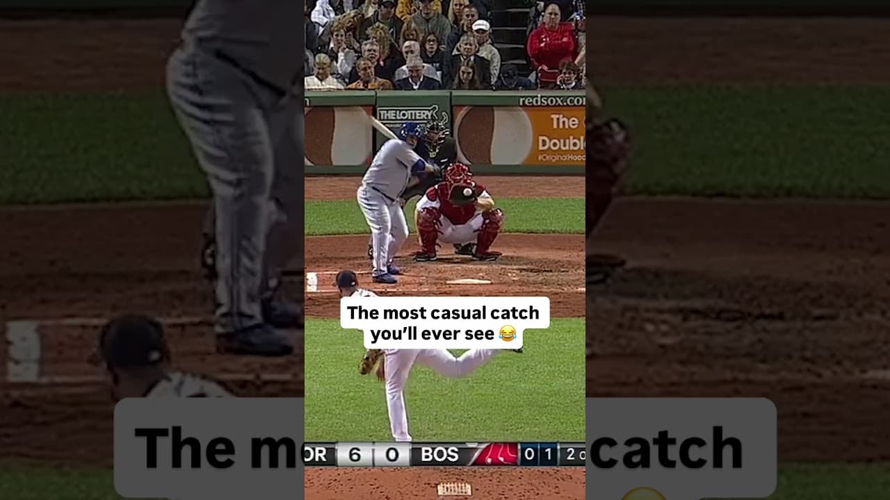 The most casual catch you’ll ever see 😂 #baseball #mlb