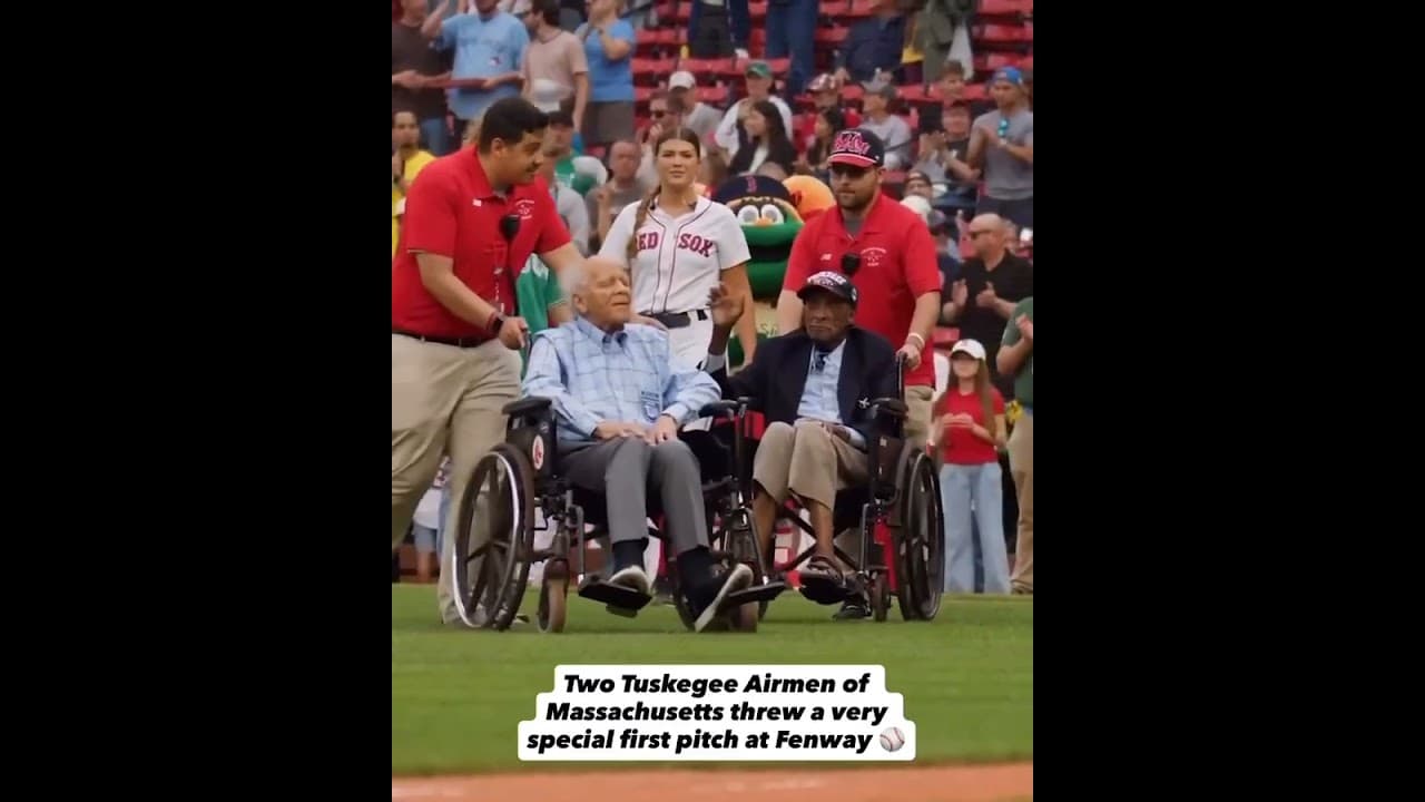 What a moment in Fenway 👏 (via @redsox/IG)
