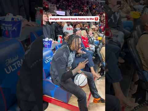Check out the kid’s reaction a couple seats down 😮🙂 #nba #hawks #dwighthoward #ultracourtside