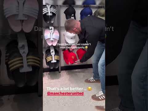 The Man Utd legend made sure to cover a Liverpool cap with a Red Devils one 😂