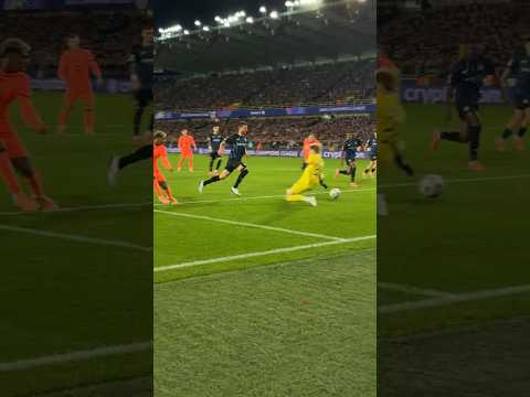 Lamine Yamal born for the Champions League nights 🪄