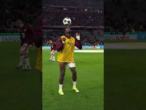 Warming up? No, he’s putting on a show 👀