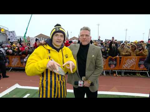 'THIS GUY SUCKS!' 🗣️ Pat McAfee gives Michigan fan opportunity to kick for $1M 💰🏈 | College GameDay
