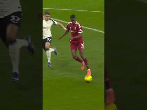 Isak scores but is injured in the process 😬