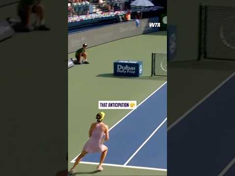 Belinda Bencic reading it to perfection 📖#DDFTennis