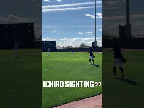 J-Rod's throwing partner? It's Ichiro Suzuki 🤩