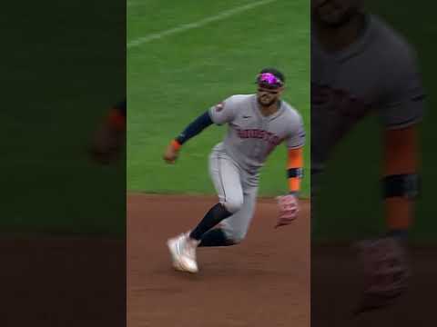 Carlos Correa handled the hot shot beautifully 😮‍💨