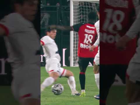 🫣🇨🇲 Nagida 🍿 The touch 😍 the nutmeg ✨ #shorts #paris #nutmeg #skills #footballskills #srfc