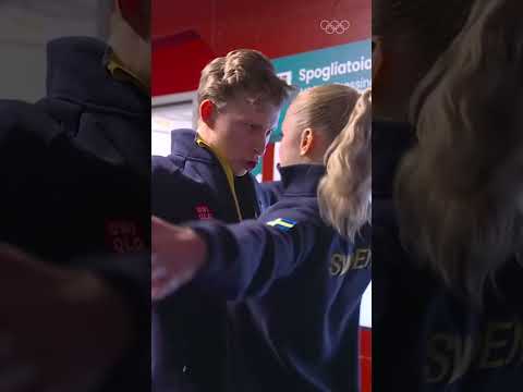 Powerful handshake from Team Sweden! 😎