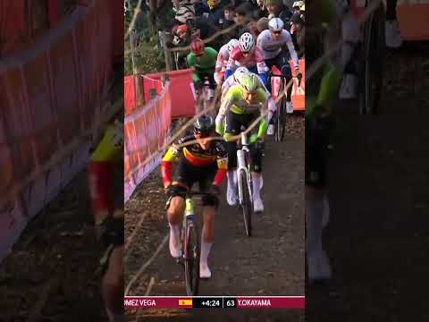 Thibau Nys starts the attacks 👀 A big move from the Belgian champ splits the group in Gavere.