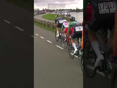 He’s gone too early 🥲 Javier Serrano sprints… for the start gantry 😐