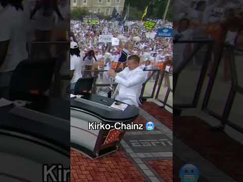 Kirk threw on LaVar Arrington's Linebacker-U chain 🔥