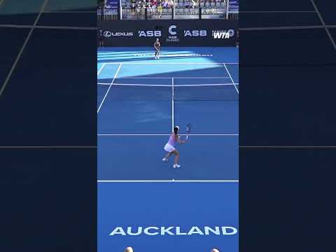 Taking it out of the air with authority 🙂‍↕️#WTA #XinyuWang #ASBClassic26