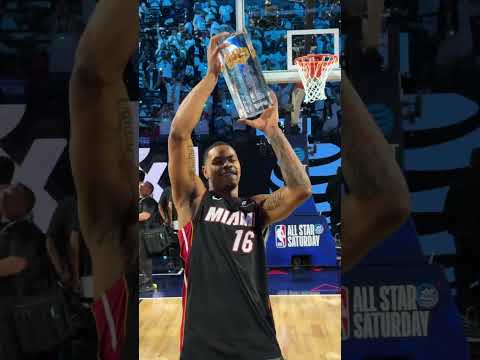 Keshad Johnson hoists the Julius “Dr. J” Erving Slam Dunk trophy 🏆