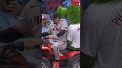 Willy Adames messing with the Phillie Phanatic is like watching a cartoon play out in real life 😂