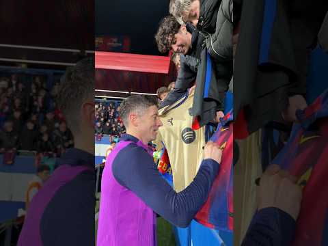 Lewy feeling the love 🫶 #shorts #fcbarcelona #shortsfeed