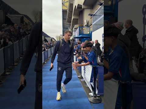 A quick hello as we enter Stamford Bridge 👋 #BurnleyFC #football #PremierLeague