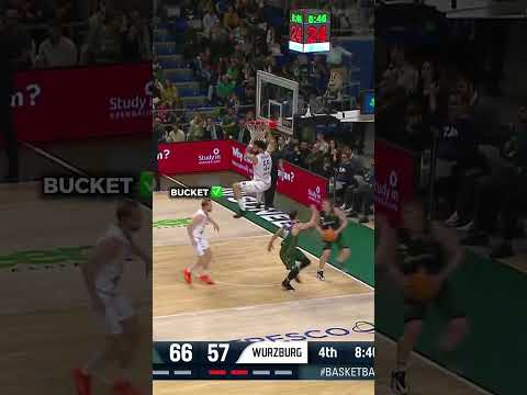 Coaches, take notes ✍🏻 That’s a perfect alley-oop 👀 #BASKETBALLCL