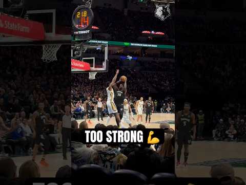 Julius Randle Plays Bully Ball 🥊