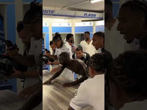 La première célébration de la saison dans les vestiaires  #shortaja