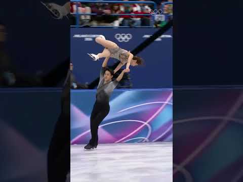 Miura Riku and Kihara Ryuichi make history clinching Japan's first-ever medal in pair skating! 🤩
