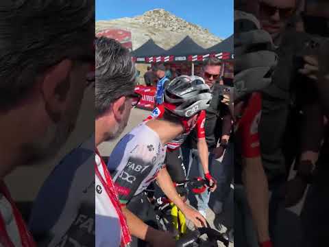 A moment of respect between two WARRIORS on the Angliru ❤️🤝