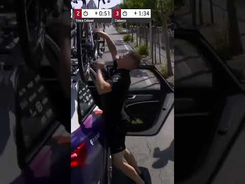 UAE ADQ mechanic takes one for the team during Longo Borghini’s ride to her national road title! 😬