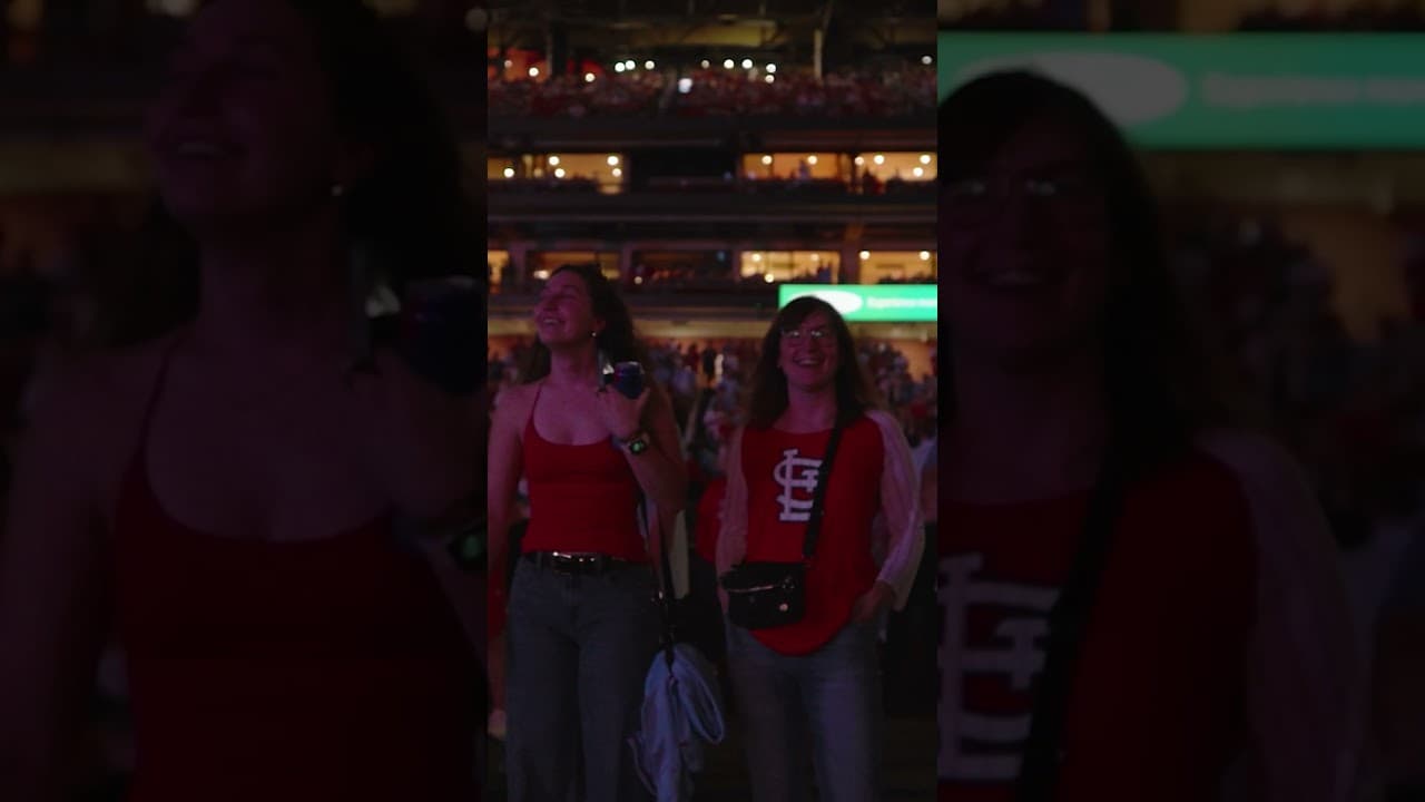 Jordan Davis rocks Busch Stadium 🤠🎤