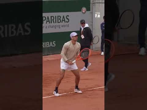 Flavio Cobolli had the head phone in during Roland Garros practice 🤣 #rolandgarros