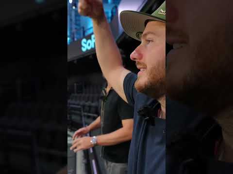 Empty arena. Zero shame. KEEGANNNN 😂