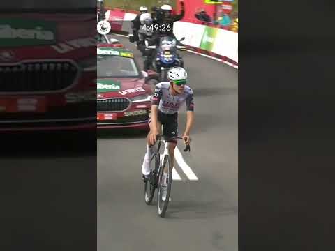 It’s three-in-a-row for UAE Team Emirates! 3️⃣ Juan Ayuso bounced back to claim Stage 7 of La Vuelta