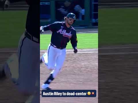 Austin Riley rockets a 2-run homer off the batter's eye 😤