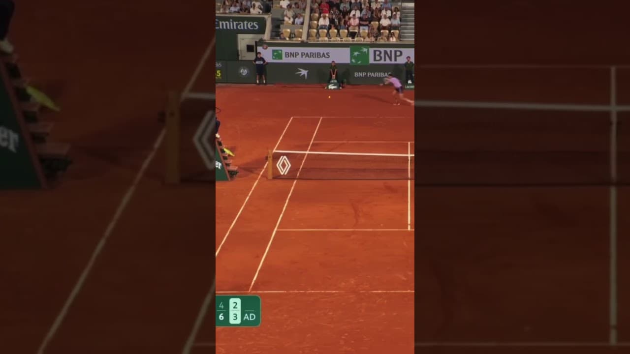Berrettini’s magic point to win the game ✨#Berrettini #RolandGarros #SportsTiktok #Tennis