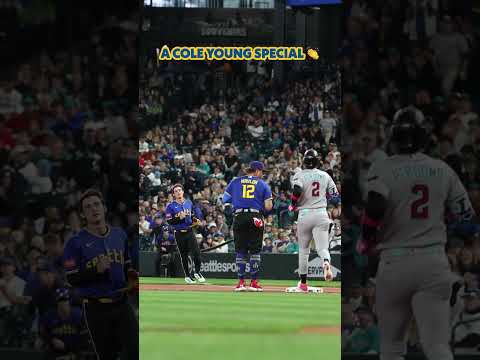 a juggling act 😮   #mlb #baseball #defense #highlights #mariners #coleyoung