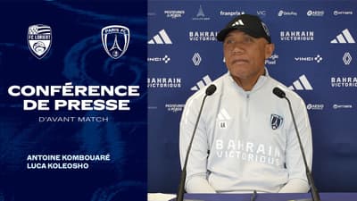 Antoine Kombouaré et Luca Koleosho avant Lorient - Paris FC