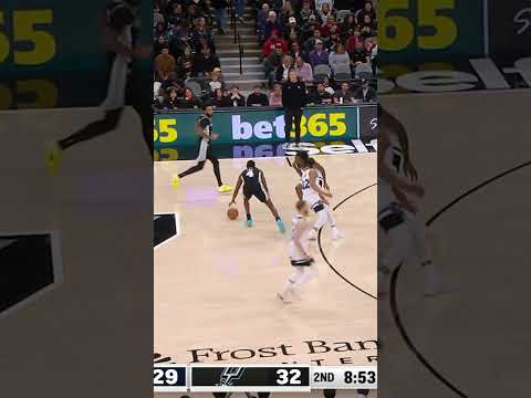 Fox with the extra sauce 😮‍💨🌶️ #spurs #nba #deaaronfox 📺 FanDuelSN SW