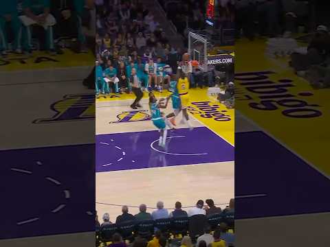 Marcus with the steal, DA with the SLAM! #Lakers