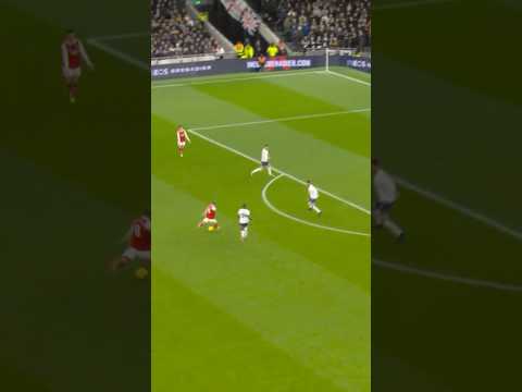 BUKAYO SAKA ➡️ MARTIN ODEGAARD ➡️ GOAL!