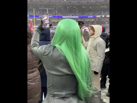 Cardi B brought the ENERGY after the Patriots won the AFC 🔥 (via @nicolemenner/X)