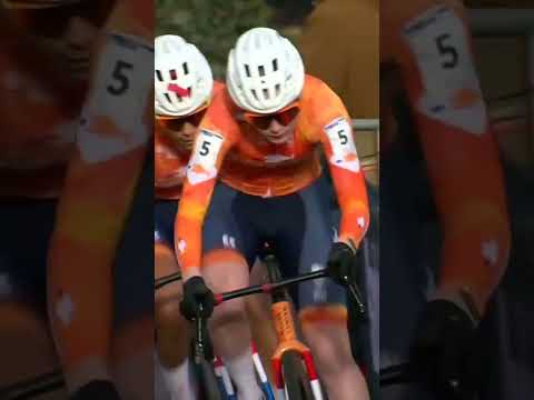 Formation flying for the Dutch 🇳🇱✈️ Pieterse, Alvarado, and Brand lead the way in Hulst.