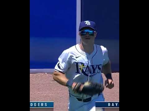 Jake Mangum scaled the wall and took away a home run 😳