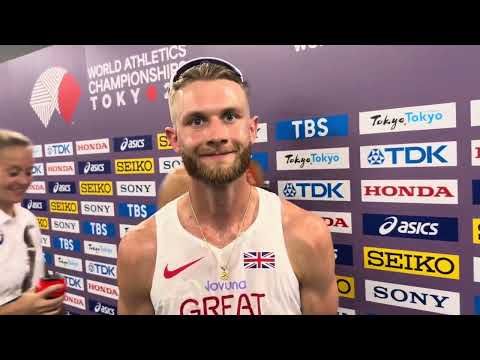 Josh Kerr taking no chances in first round at 2025 Worlds