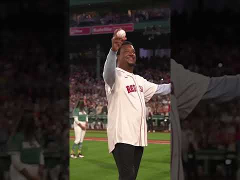 Welcome back to Fenway, Pedro! Pedro Martínez threw the first pitch before Yankees-Red Sox game 👏