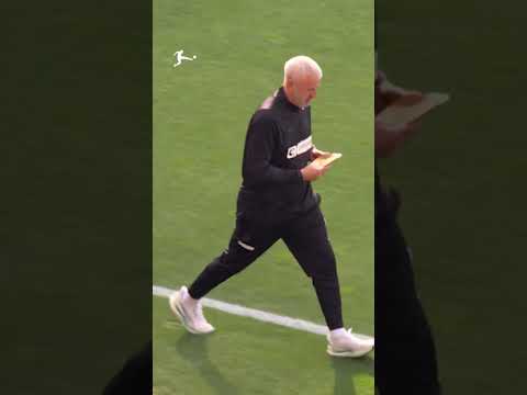 Noooo! 😭📹 (via @bundesliga/TT)